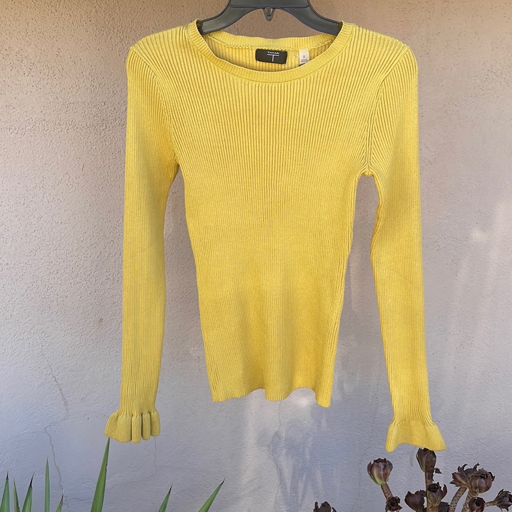 T Tahari lightweight ribbed sweater top with ruffle sleeve detail. NWT
